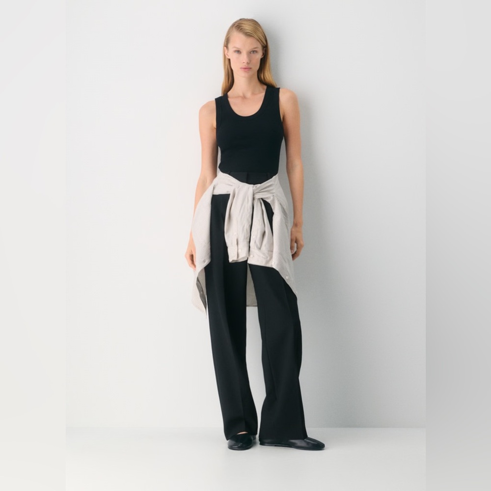 Aritzia - The Effortless Pant